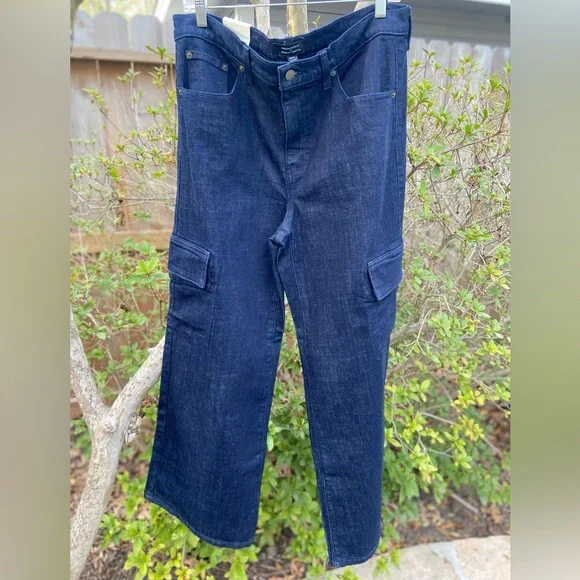 BANANA REPUBLIC FACTORY NWT Women’s Wide Leg Cargo Jeans Dark Wash Size 32/14 - Picture 2 of 8